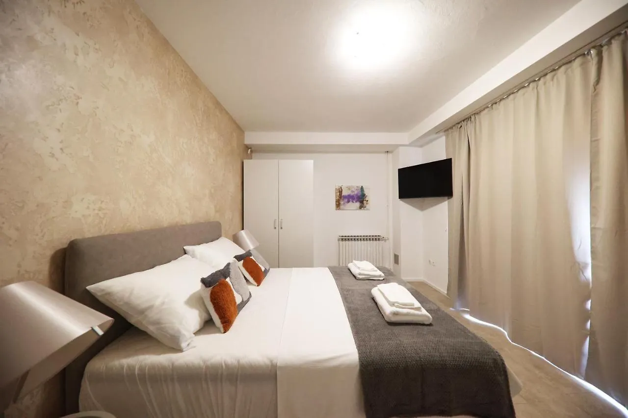 Guest house Beachfront Apartments And Rooms Sukosan