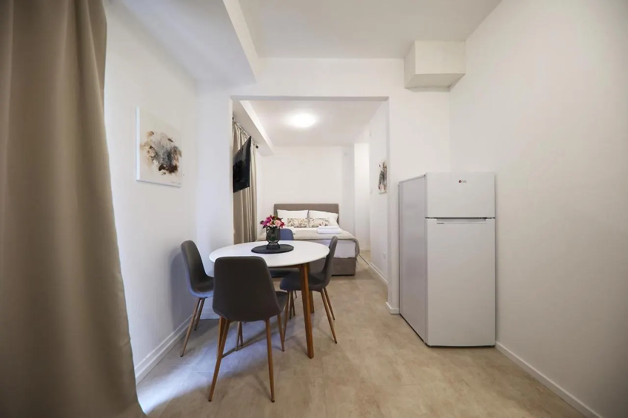 Guest house Beachfront Apartments And Rooms Sukosan