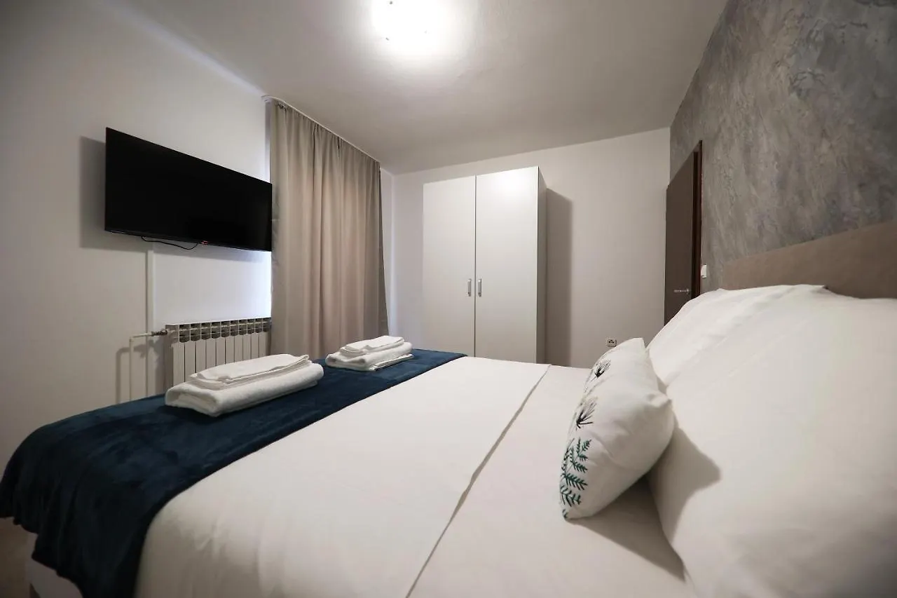 Guest house Beachfront Apartments And Rooms Sukosan