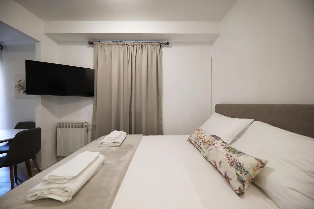 Guest house Beachfront Apartments And Rooms Sukosan