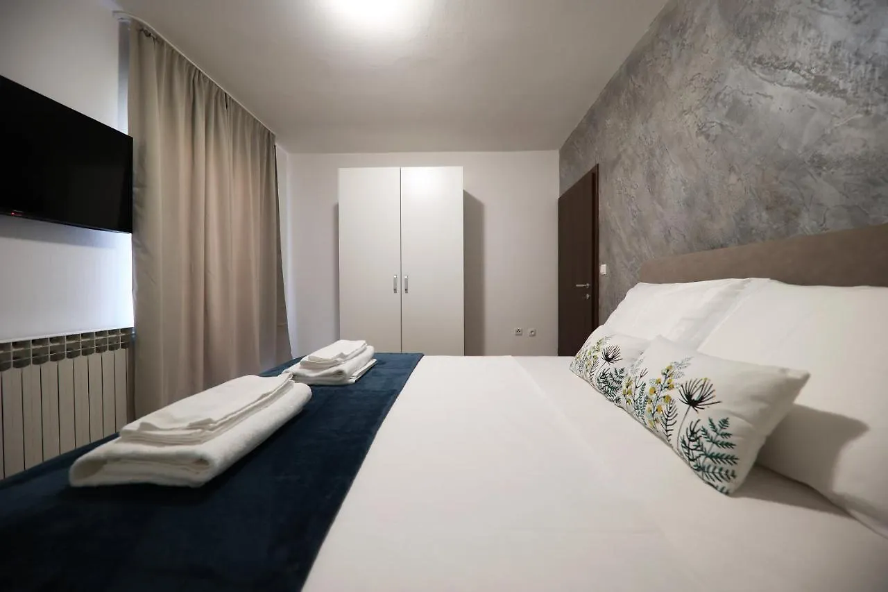 Guest house Beachfront Apartments And Rooms Sukosan