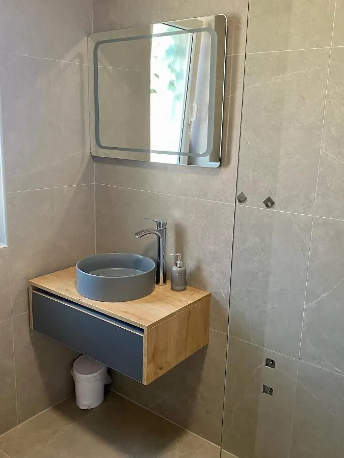 Beachfront Apartments And Rooms Sukosan Guest house