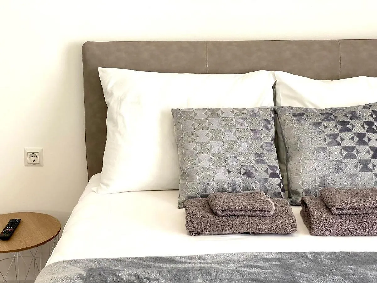 Beachfront Apartments And Rooms Sukosan