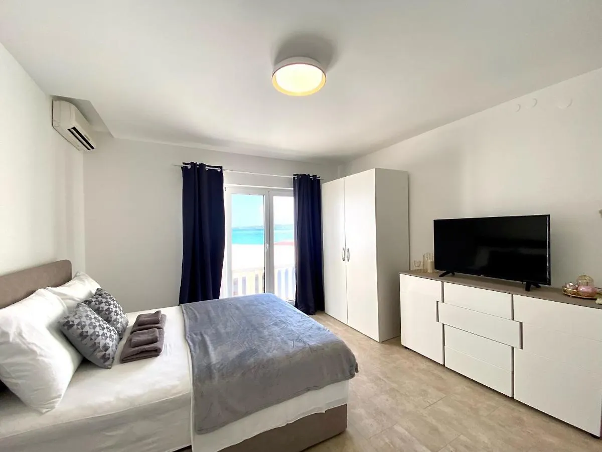 Guest house Beachfront Apartments And Rooms Sukosan