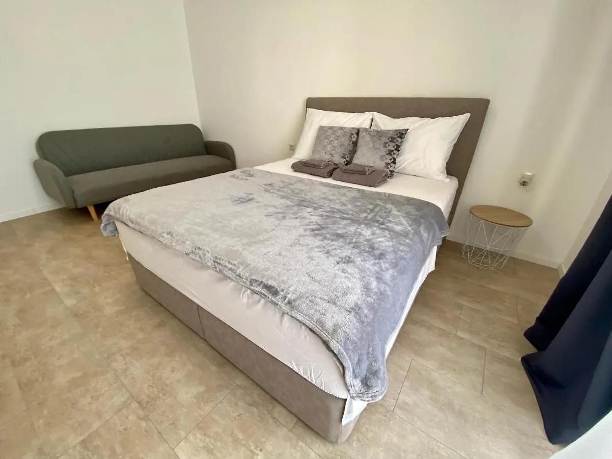 Guest house Beachfront Apartments And Rooms Sukosan