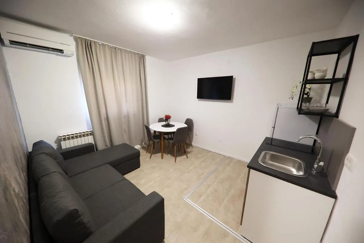Beachfront Apartments And Rooms Sukošan ゲストハウス