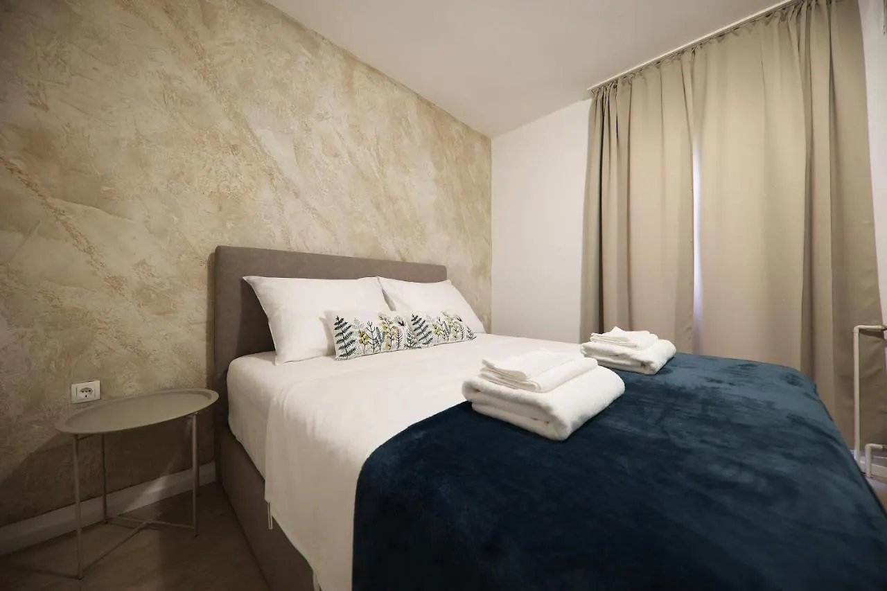 Beachfront Apartments And Rooms Sukošan ゲストハウス